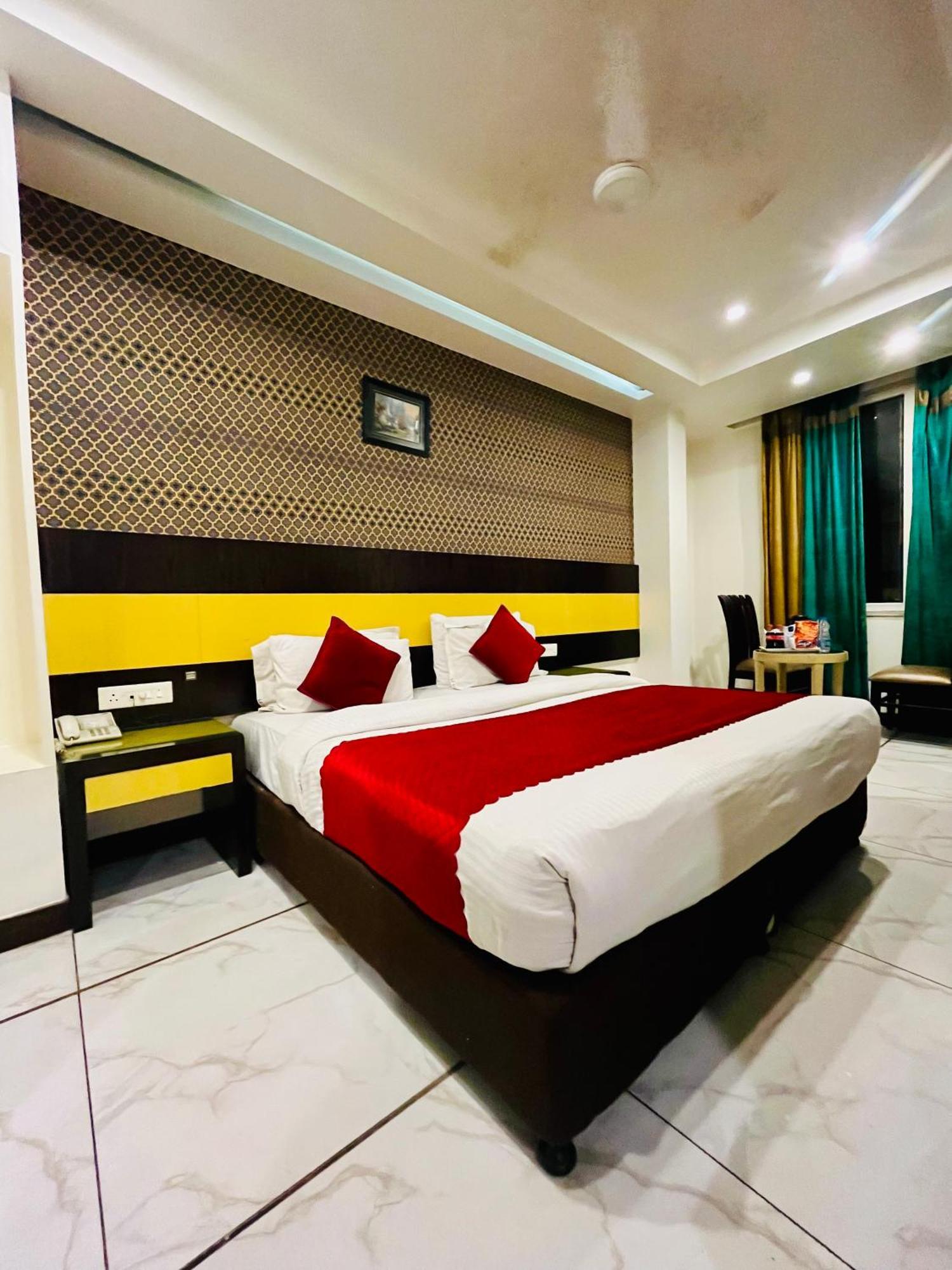 Frankstay -Le Unit By Worth New Delhi Buitenkant foto