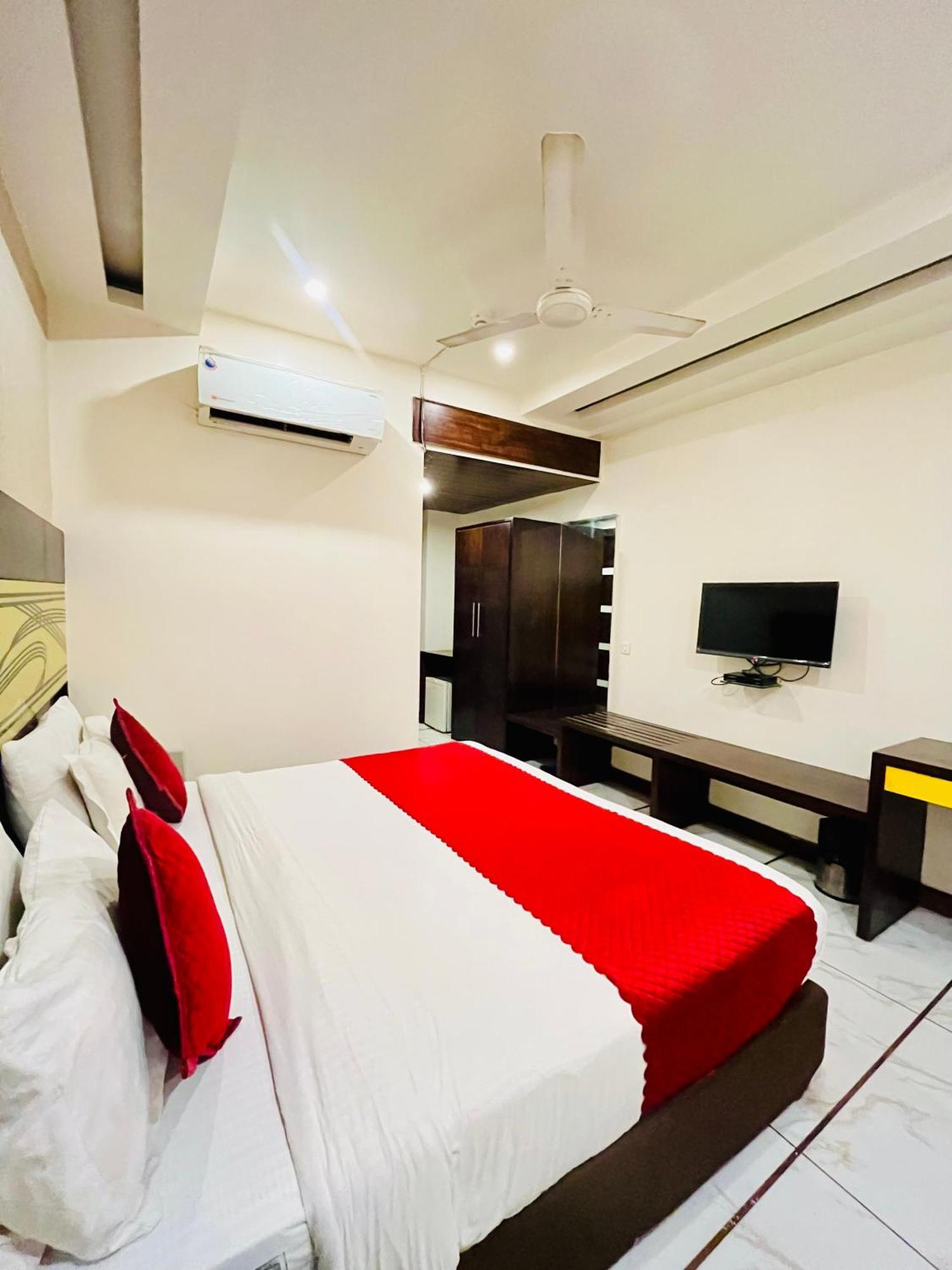 Frankstay -Le Unit By Worth New Delhi Buitenkant foto