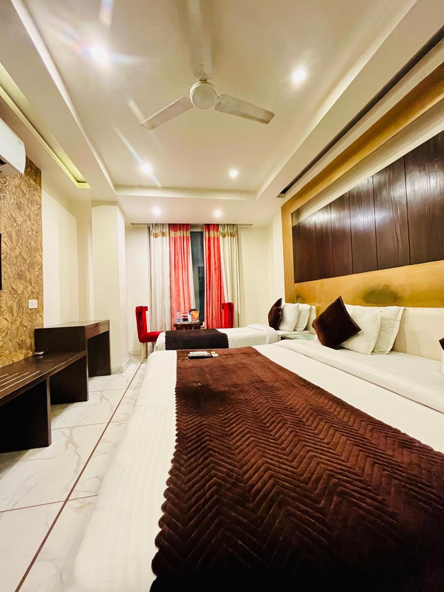 Frankstay -Le Unit By Worth New Delhi Buitenkant foto