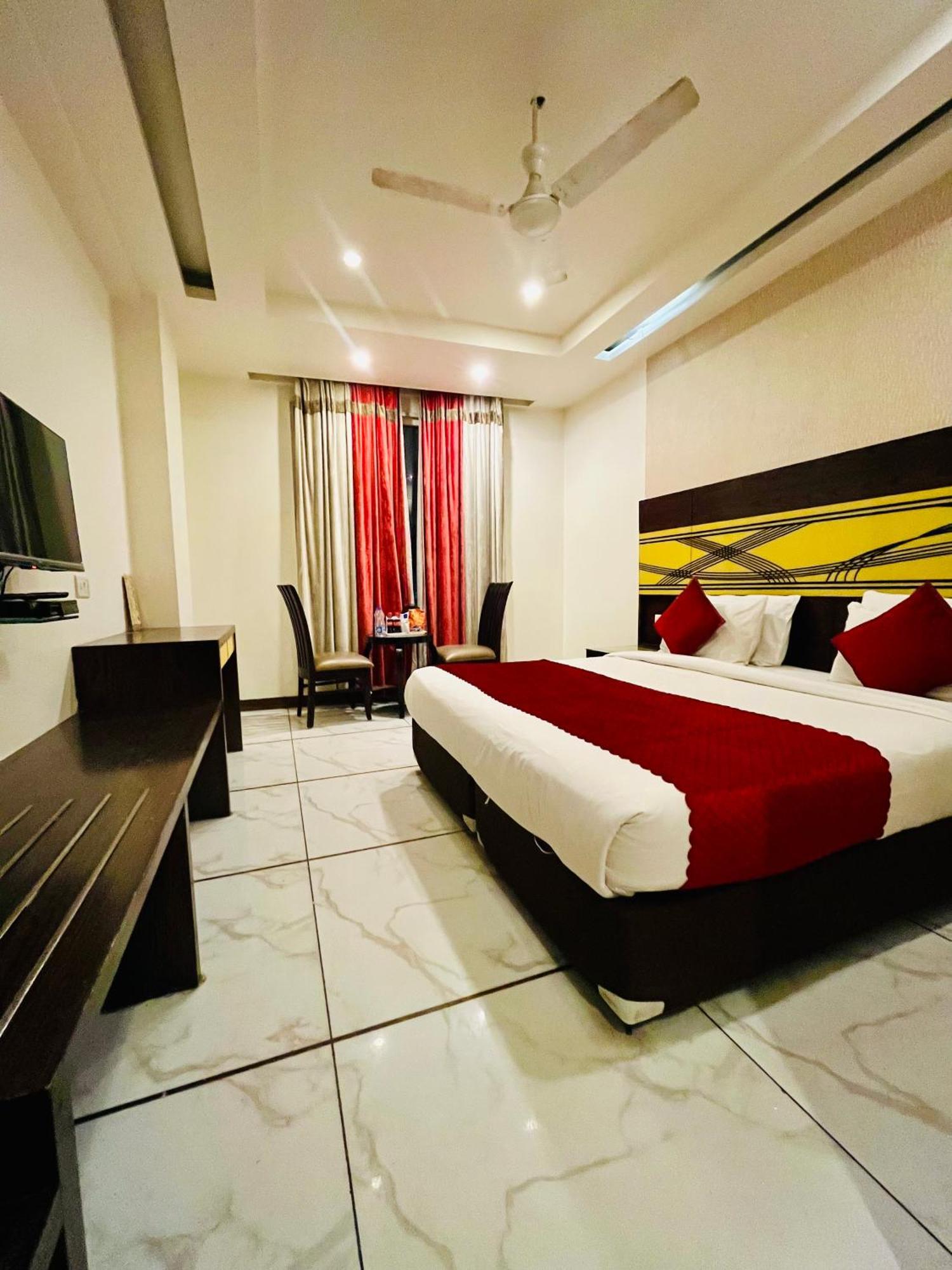 Frankstay -Le Unit By Worth New Delhi Buitenkant foto