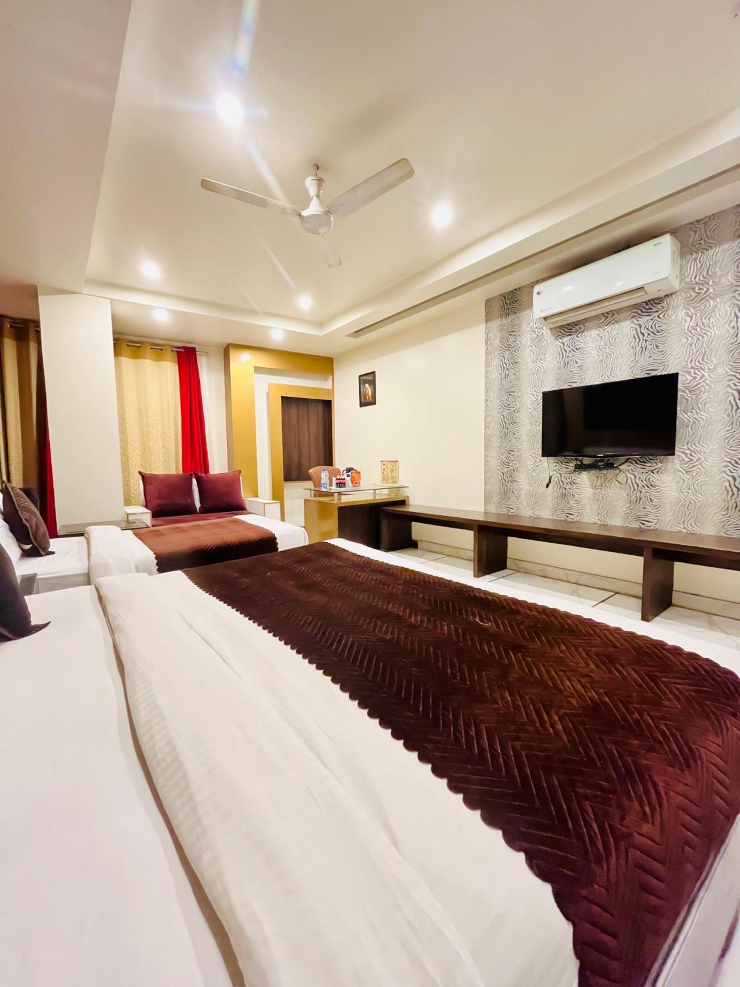 Frankstay -Le Unit By Worth New Delhi Buitenkant foto