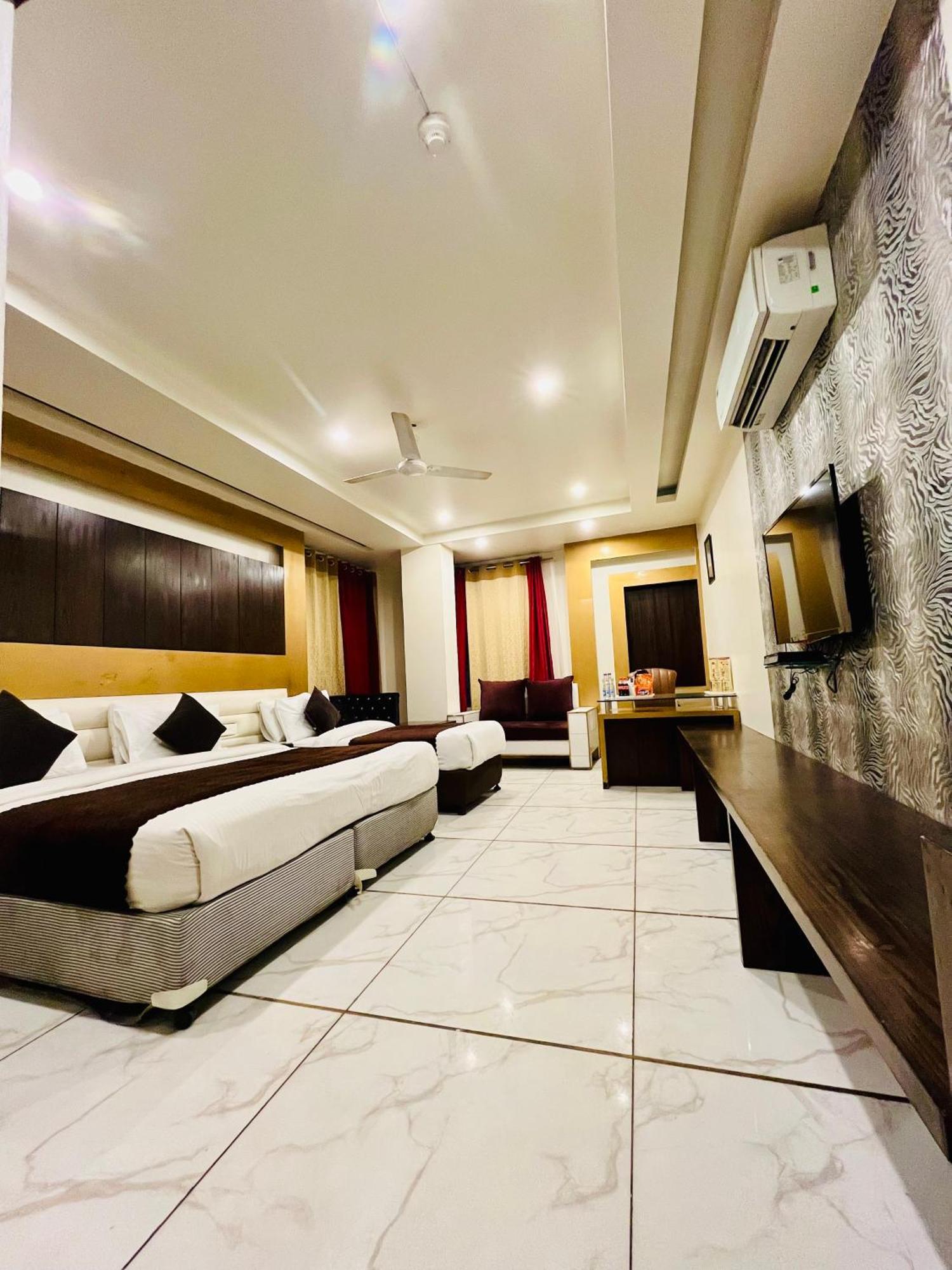 Frankstay -Le Unit By Worth New Delhi Buitenkant foto