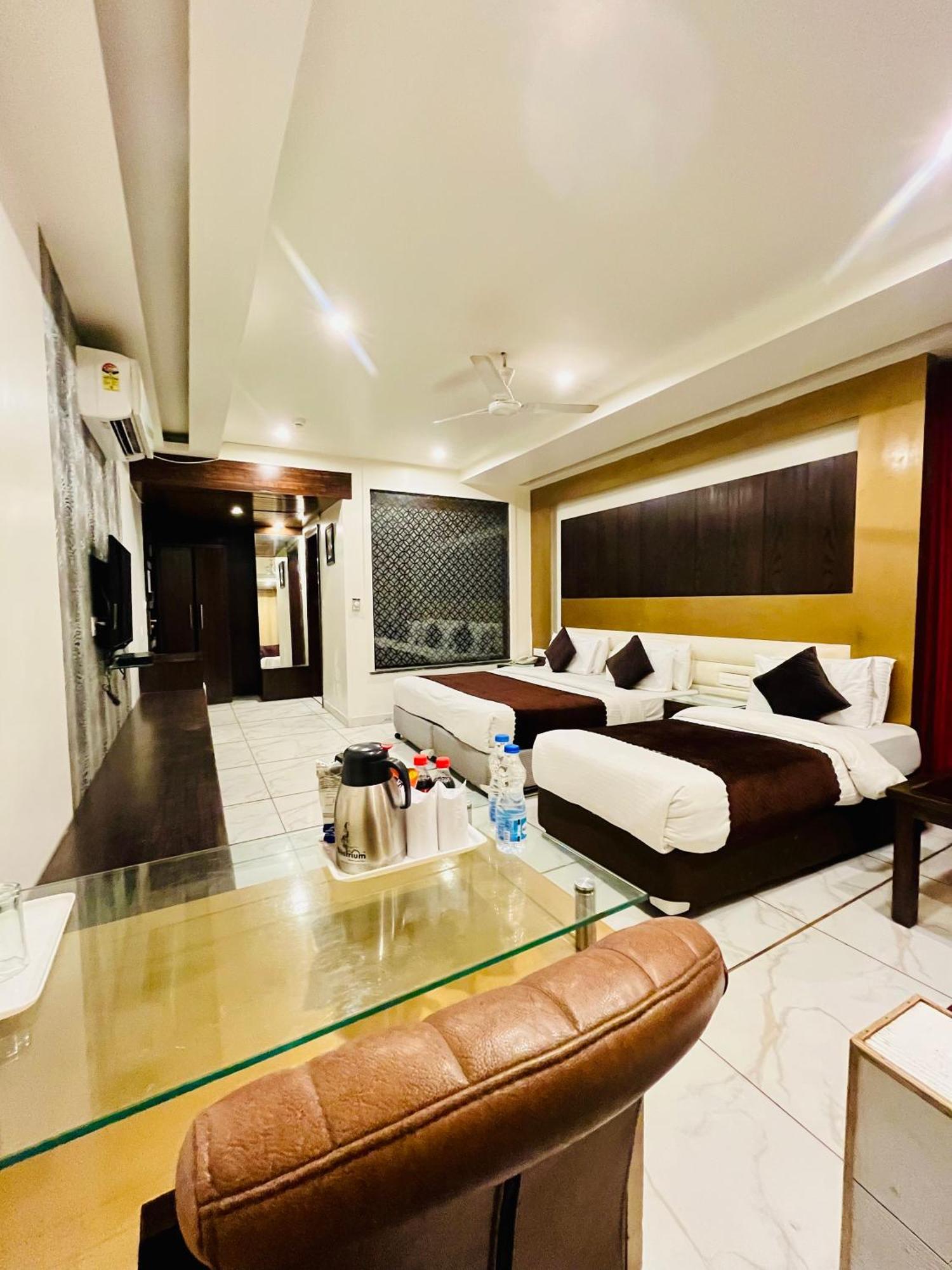Frankstay -Le Unit By Worth New Delhi Buitenkant foto