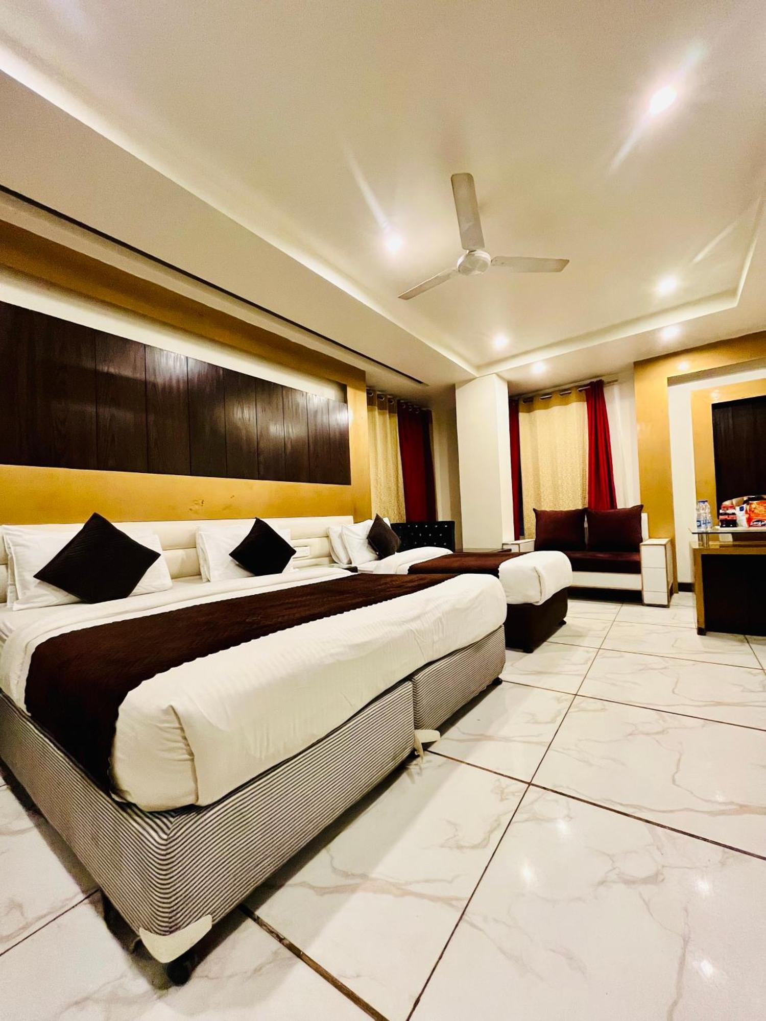 Frankstay -Le Unit By Worth New Delhi Buitenkant foto