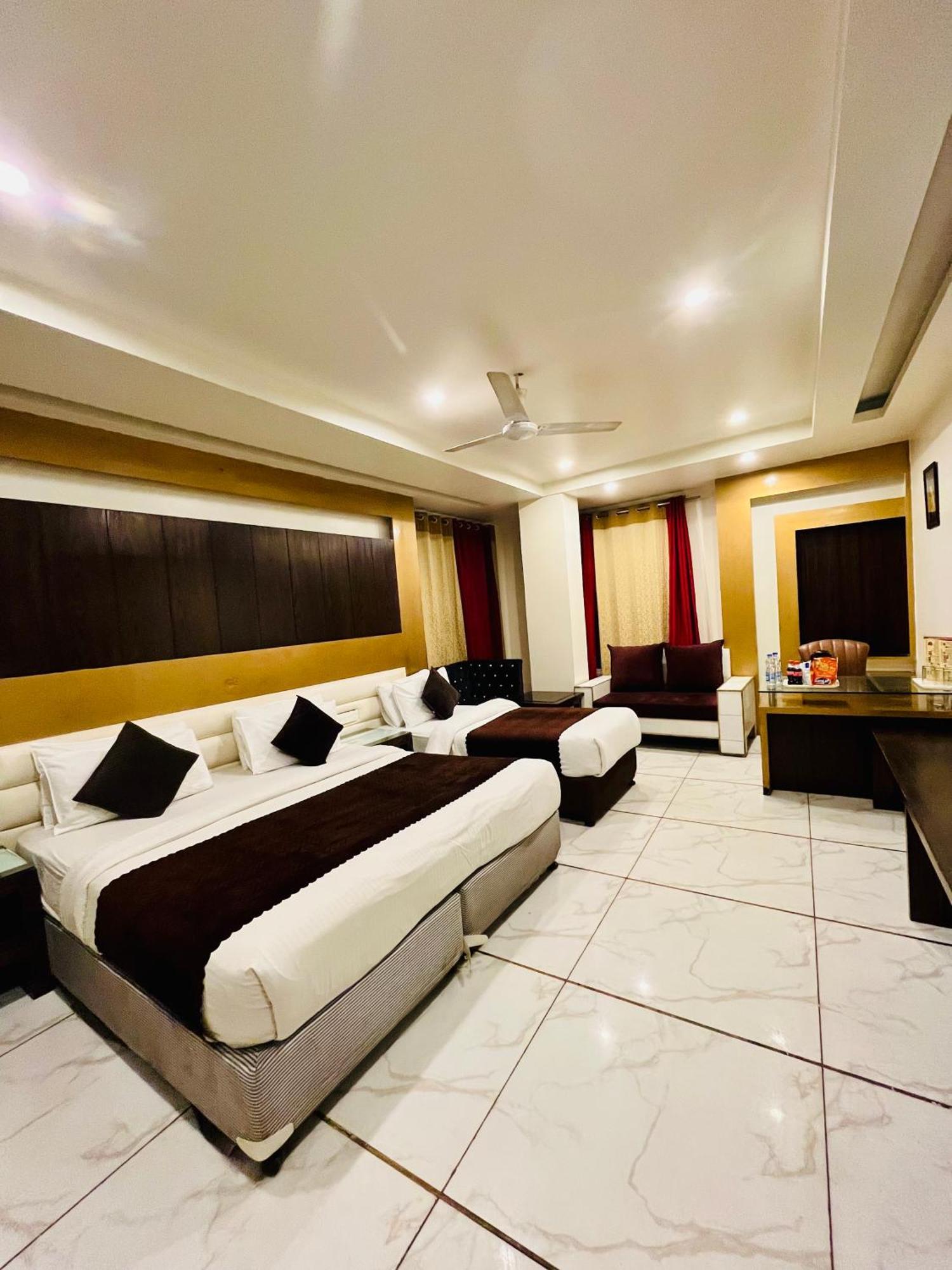 Frankstay -Le Unit By Worth New Delhi Buitenkant foto
